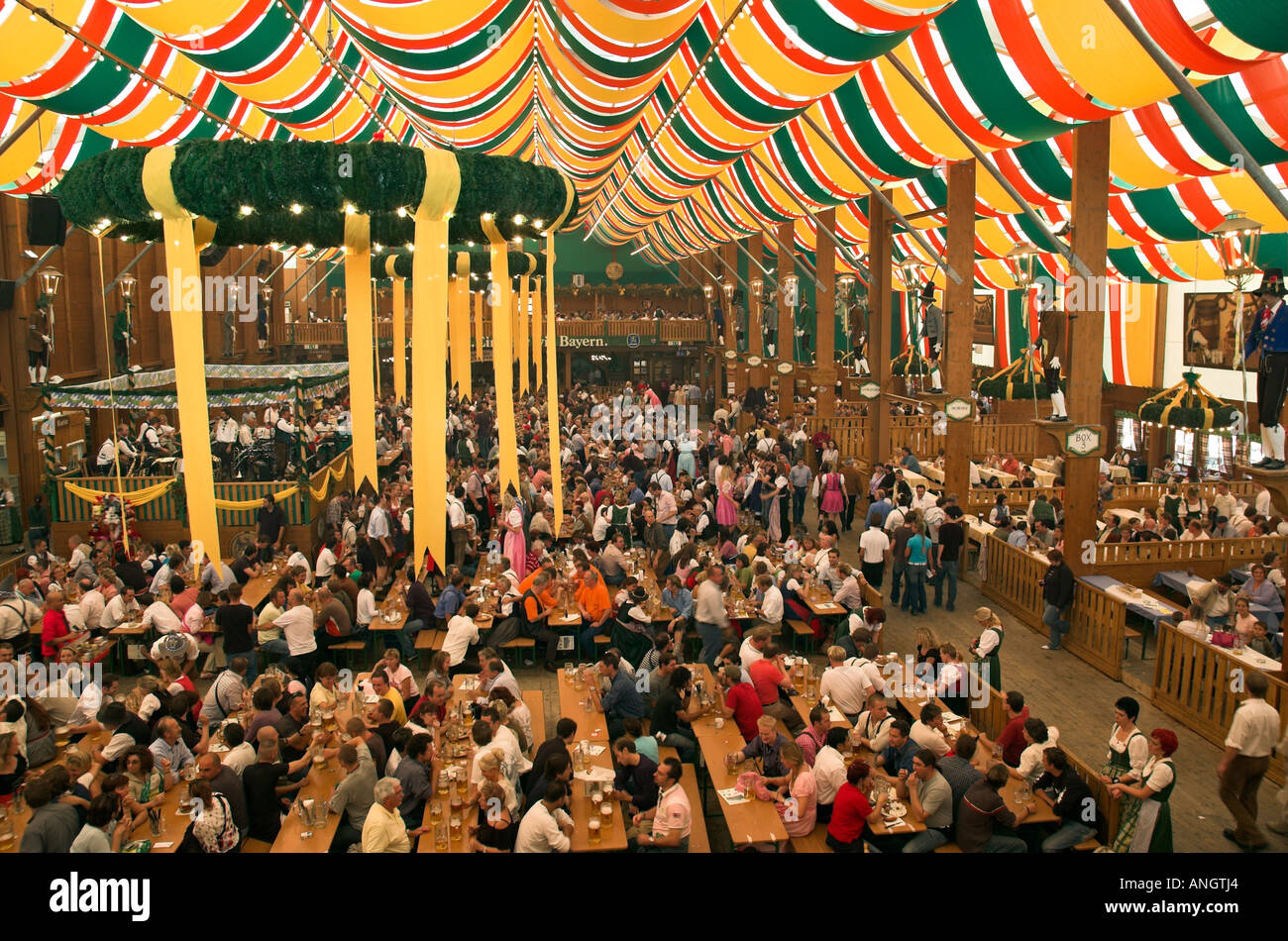 La birra tenda, Theresienwiese Oktoberfest Monaco di Baviera, Germania Foto Stock