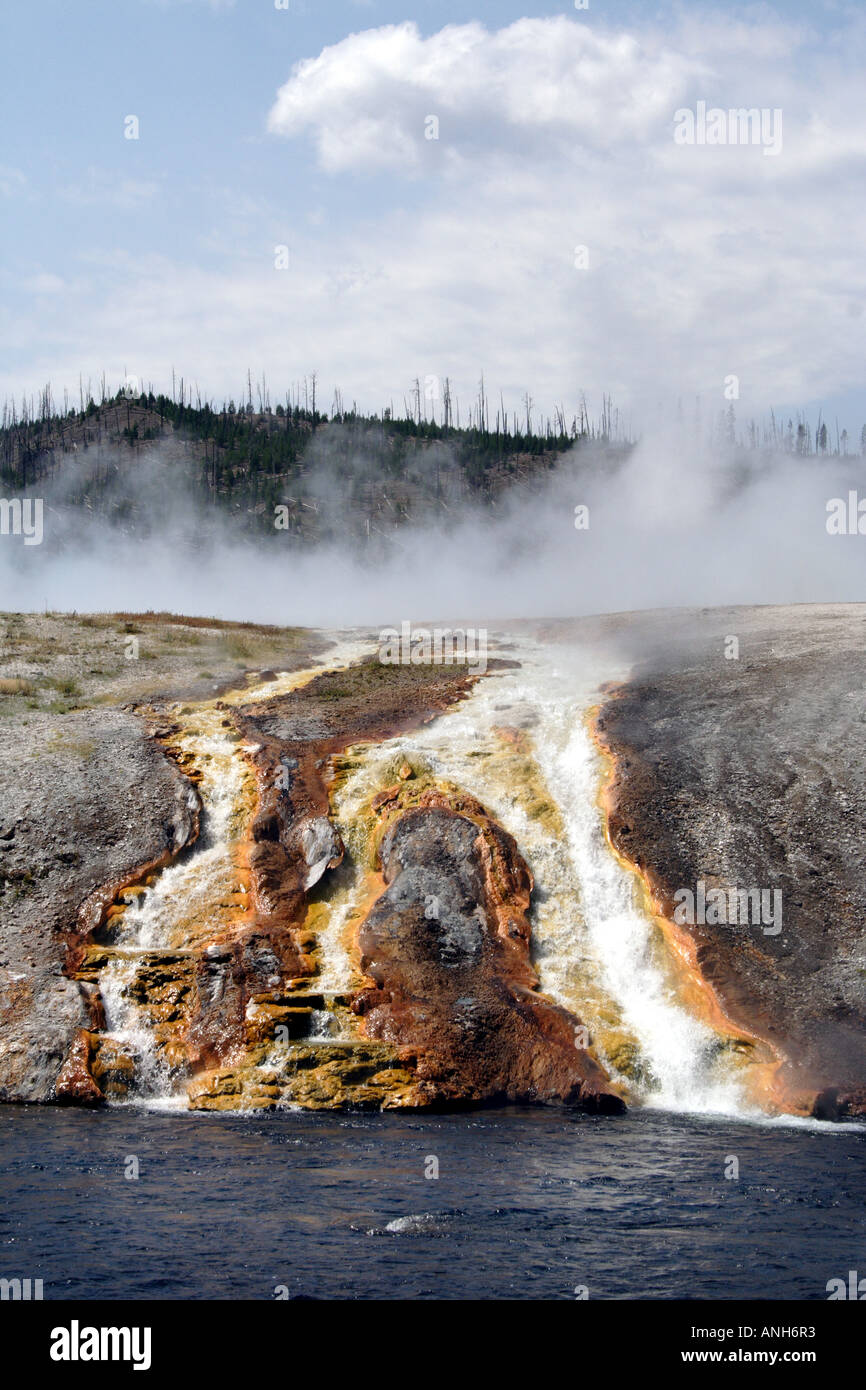 Firehole River, Upper Geyser Basin, il Parco Nazionale di Yellowstone, Wyoming USA Foto Stock