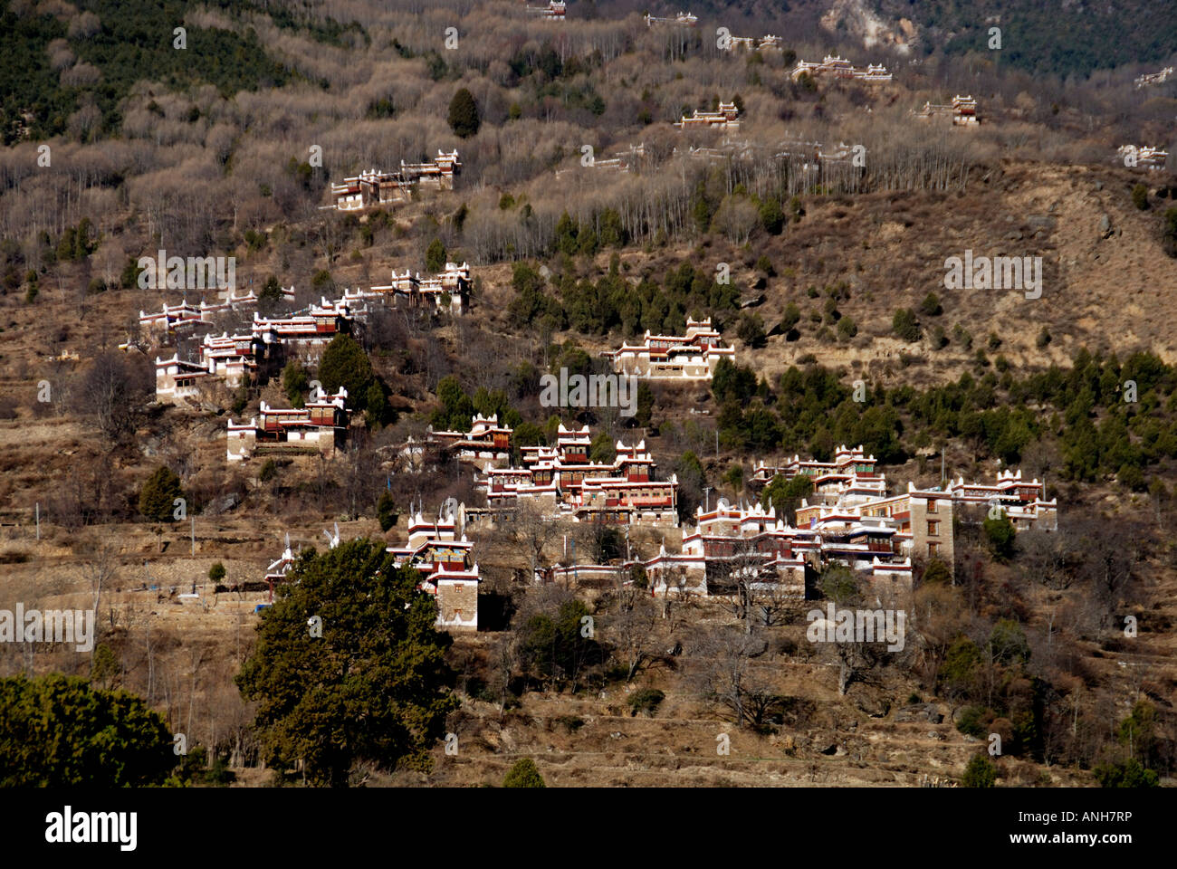 Danba Sichuan tibetano tradizionale casa sulla montagna. Foto Stock