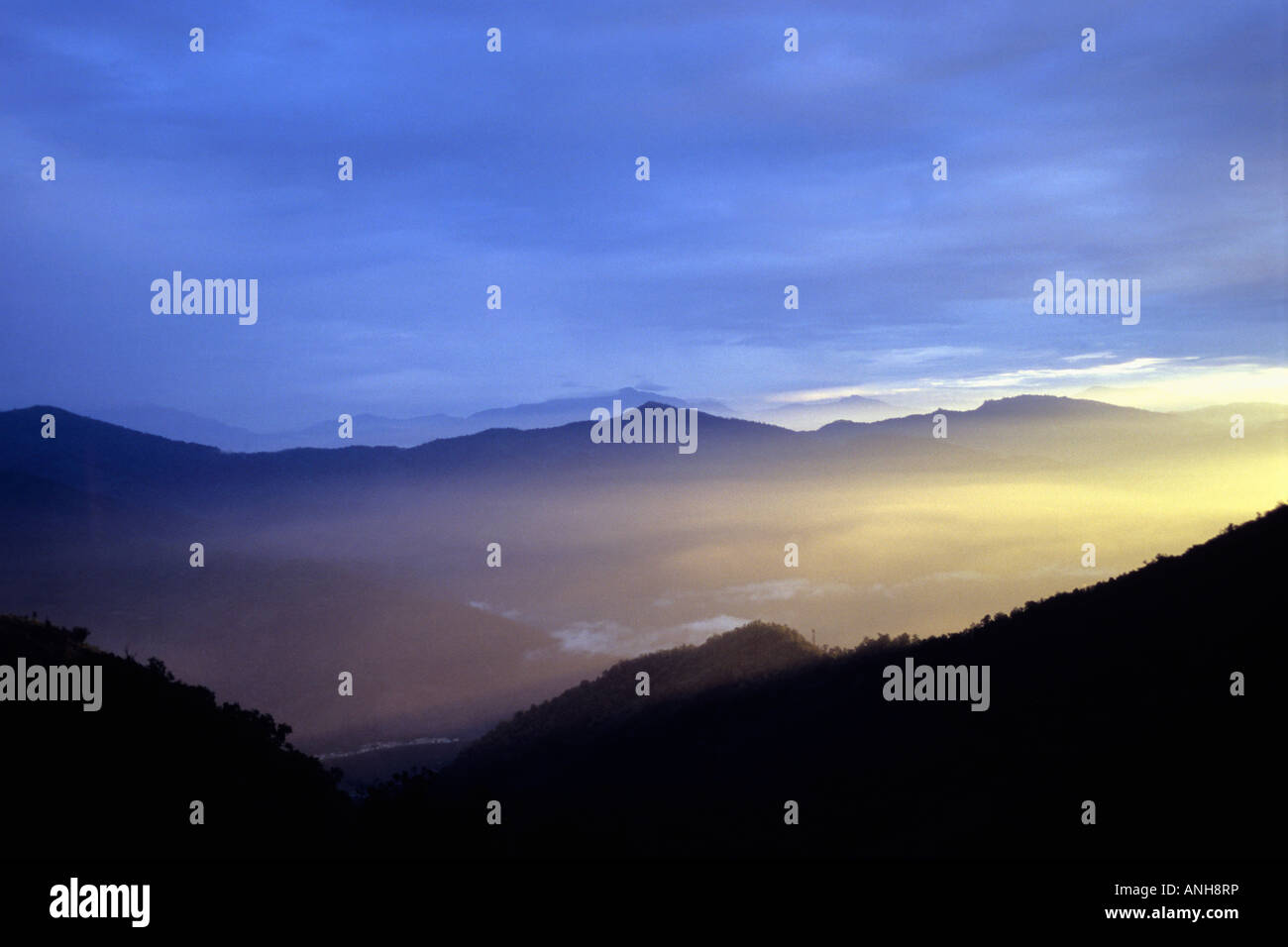 Sunrise a Lama Camp-2 a Eagle Nest Wildlife Sanctuary, Arunachal Pradesh, India Foto Stock