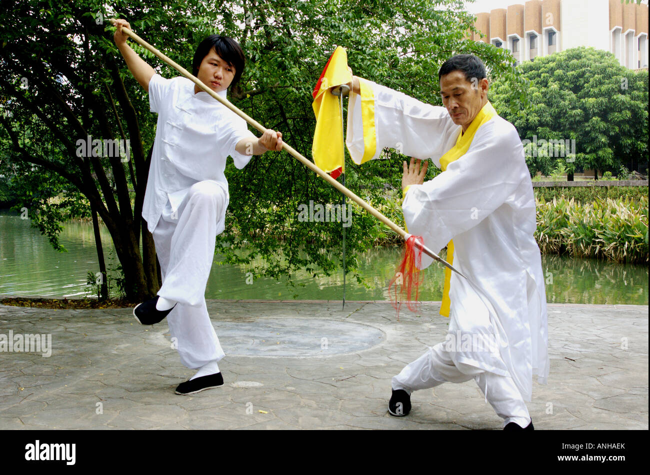 La vecchia persona ritirarsi godersi sole Foto Stock