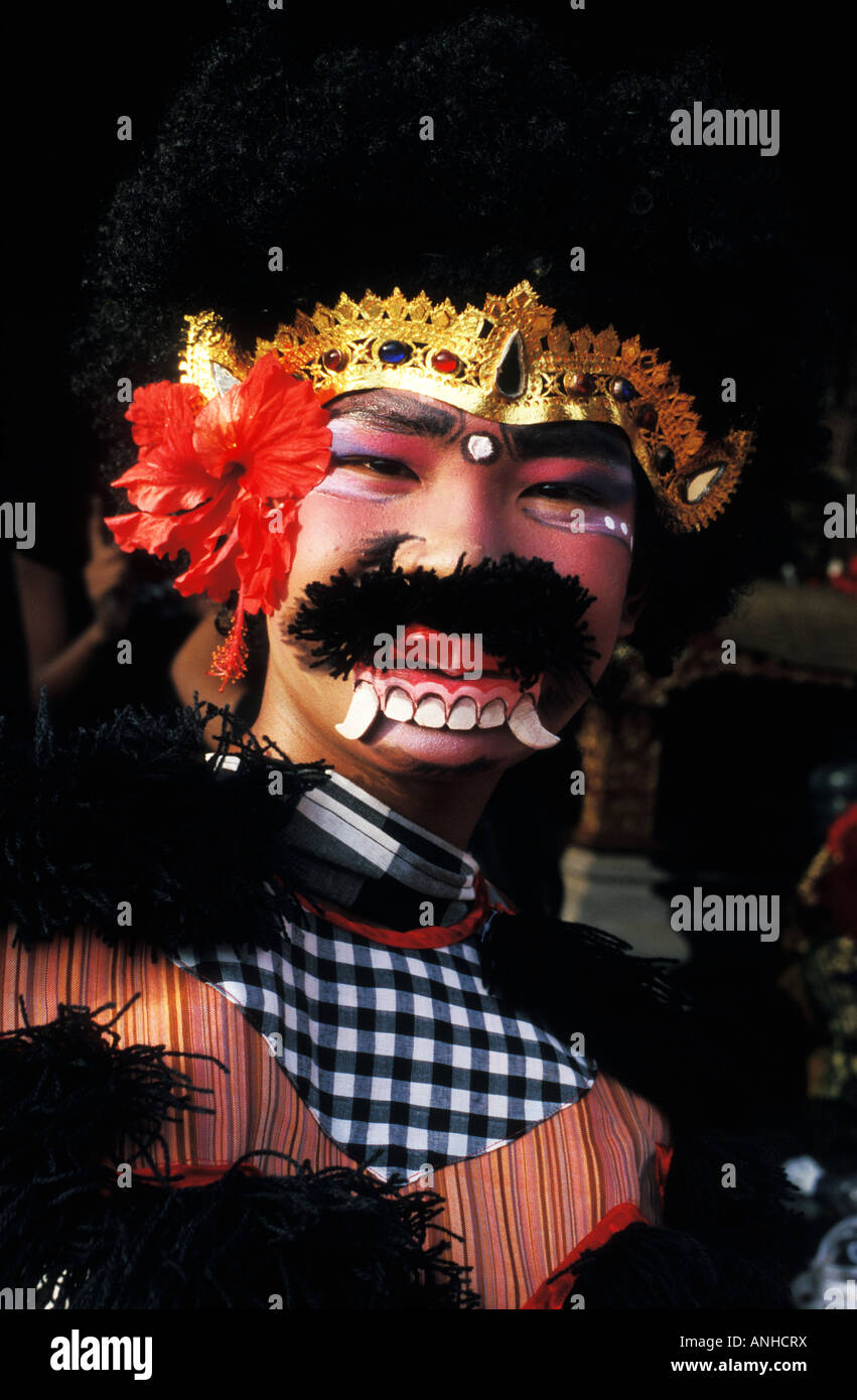 Barong attore nella maschera di demone, Kuta Bali, Indonesia Foto Stock