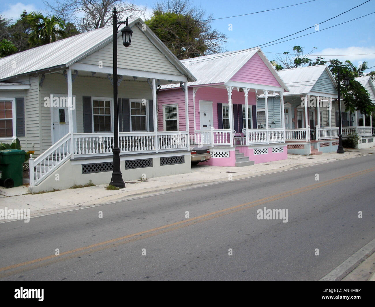 Fila di color pastello case di legno in Key West Florida Foto stock - Alamy