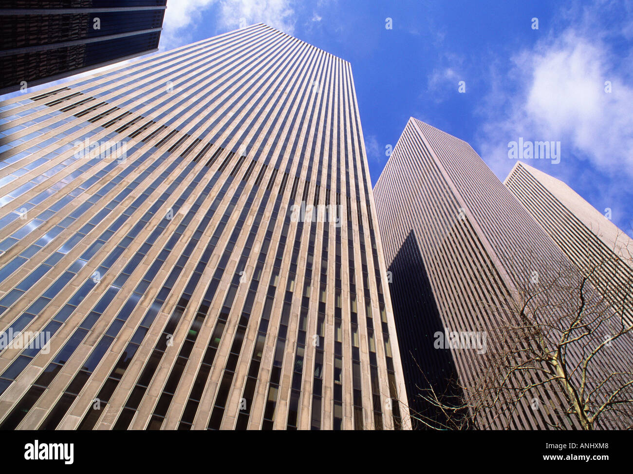 Complesso Rockefeller Center di New York City. Urban Midtown Manhattan architettura moderna. Edifici di uffici sulla Sixth Avenue. I grattacieli dello skyline degli anni '60. Foto Stock
