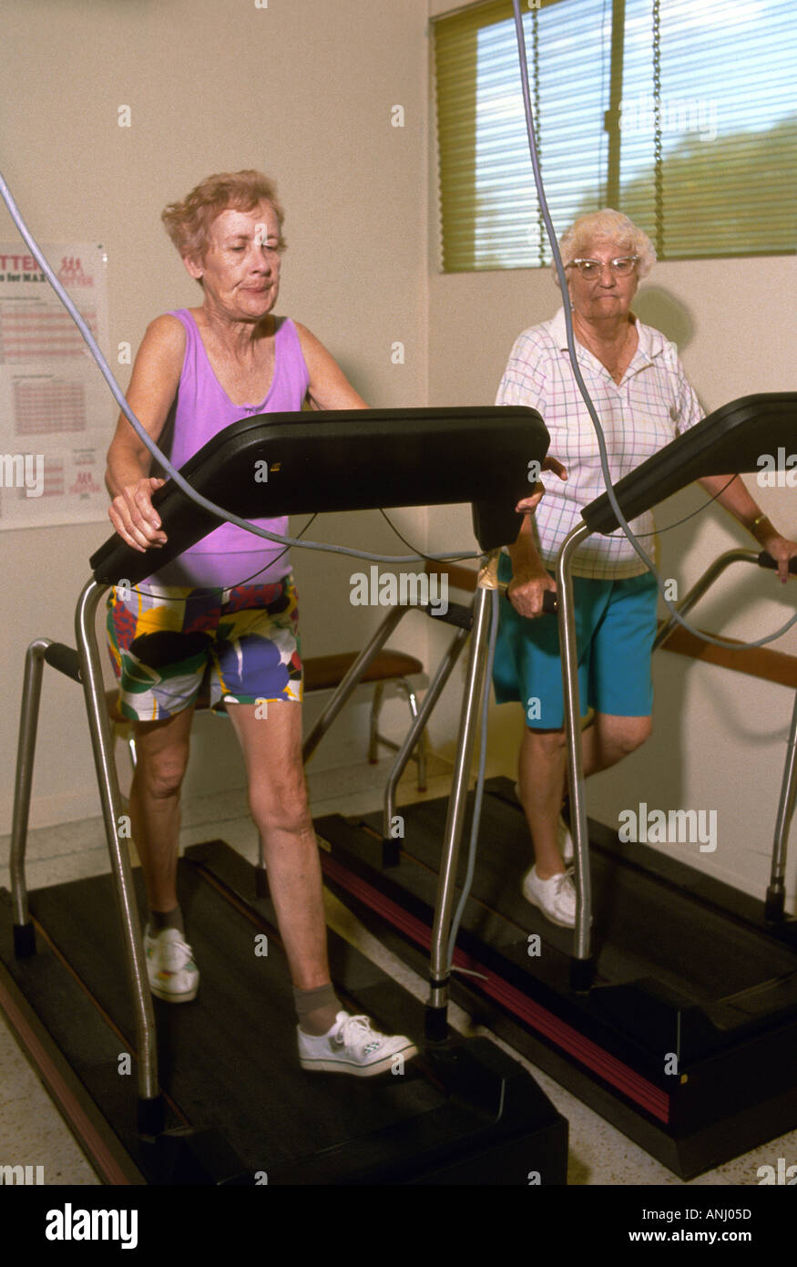 Senior femmine esercizio come parte di una routine quotidiana Sun City Florida Foto Stock