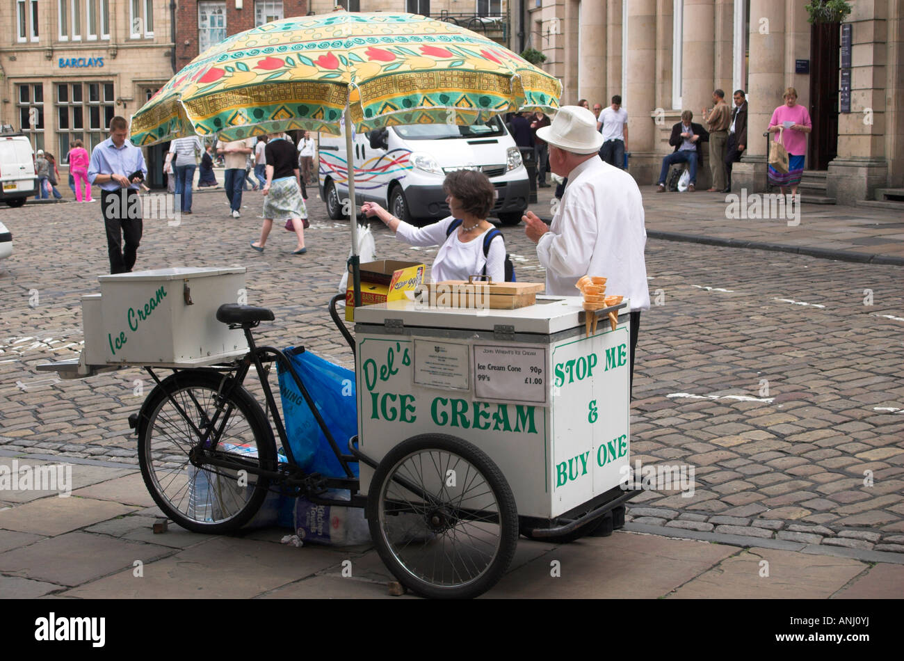 Ice Cream Vendor in Durham Piazza del Mercato Foto Stock