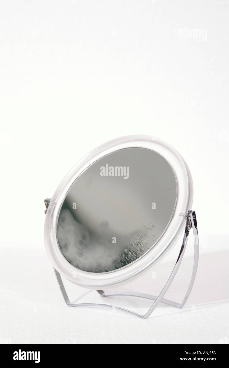 Specchio rotondo parzialmente cotto a vapore Foto Stock