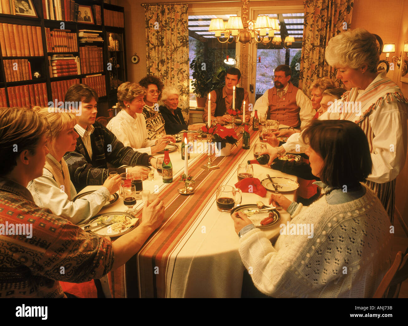 Condivisione in famiglia cena di Natale in Svezia Foto Stock
