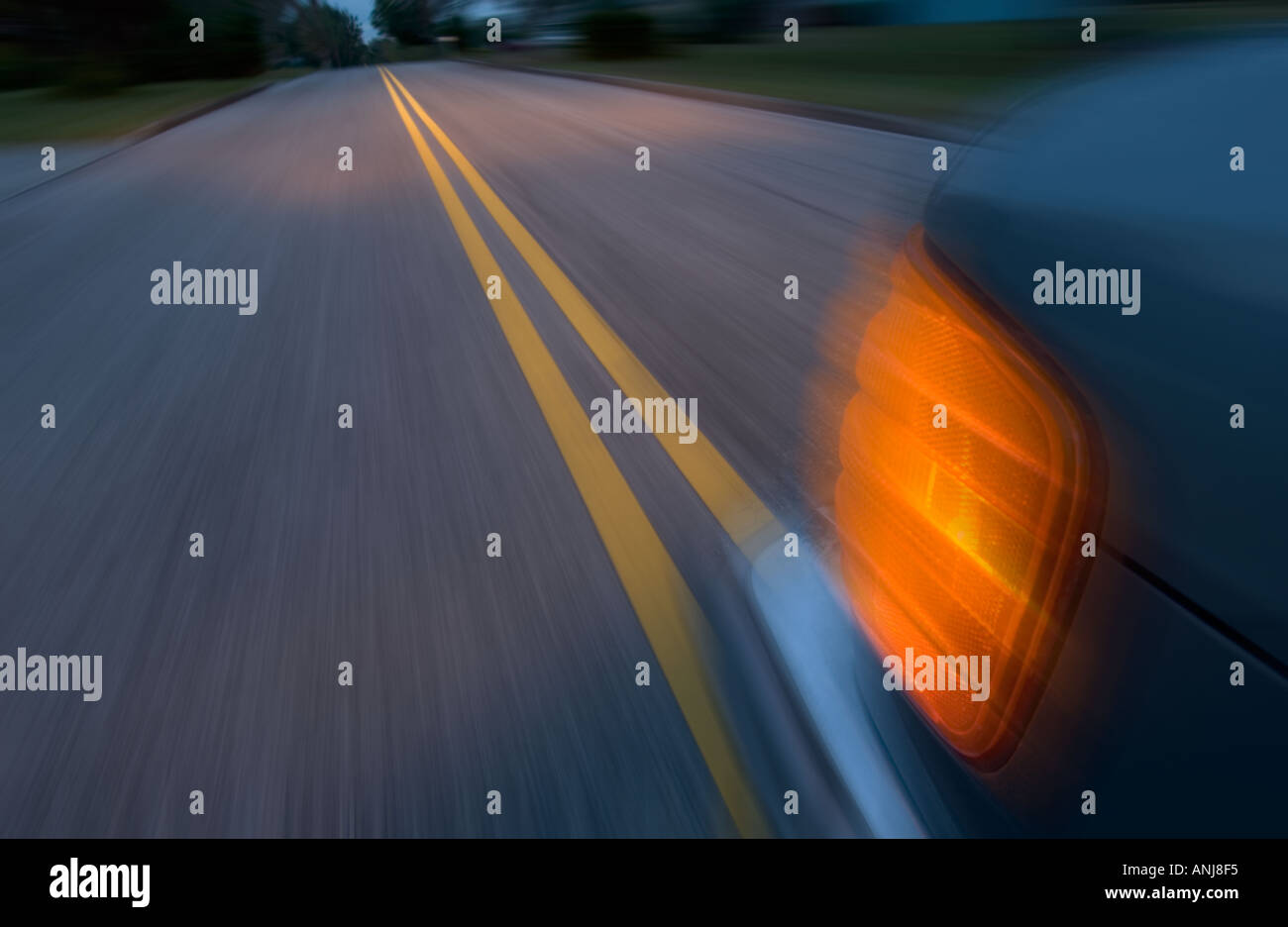 Vista di fish eye tra un paese strada ad alta velocità Foto Stock