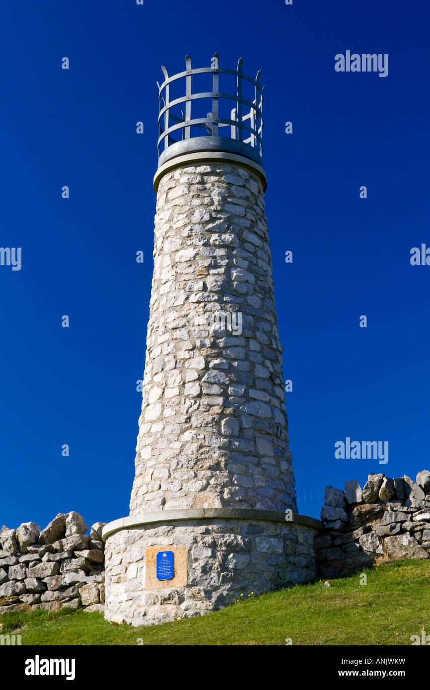 Beacon vicino a Crich Stand War Memorial Derbyshire England Regno Unito con il blu del cielo Foto Stock