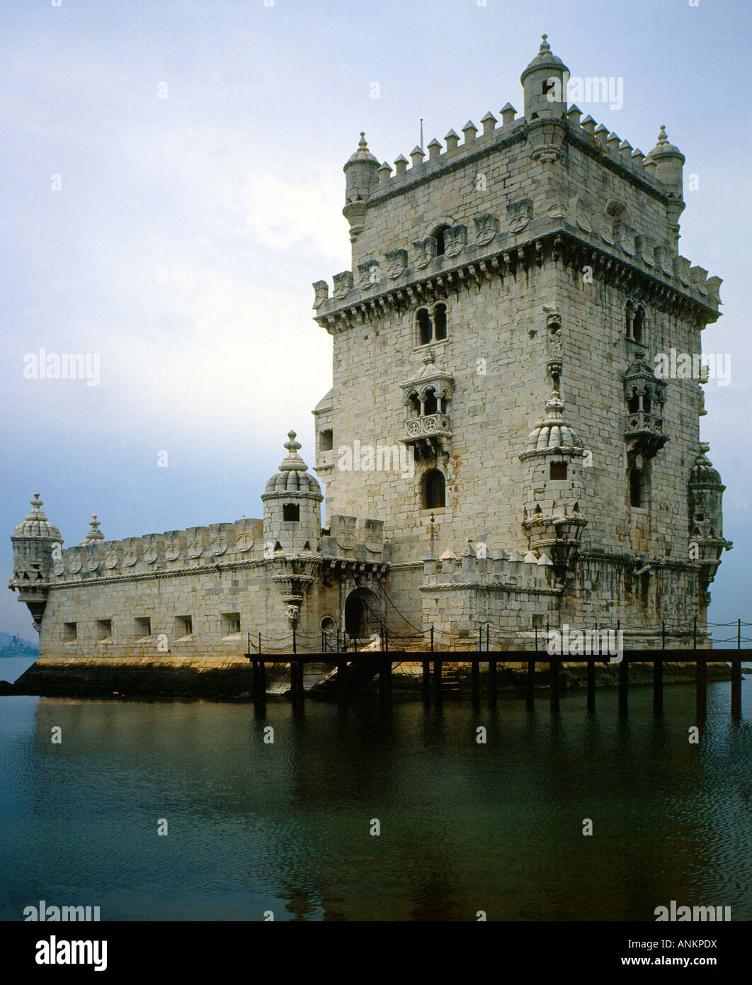 La torre di Belem sul fiume Tago, simbolo di Lisbona. Foto Stock