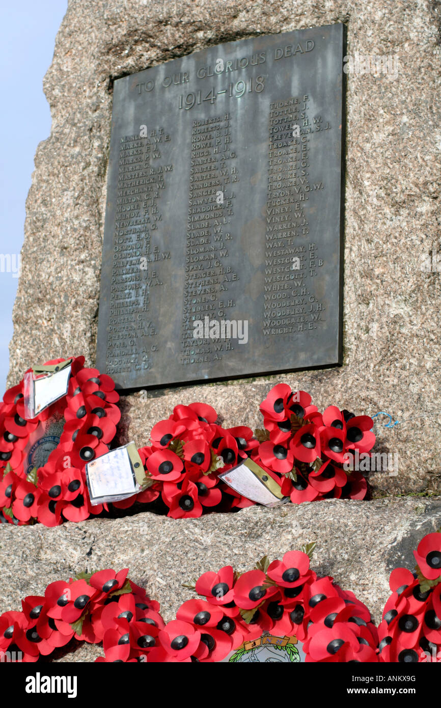 MEMORIAL IN WELLINGTON PARK SOMERSET per commemorare i morti delle due guerre mondiali Foto Stock