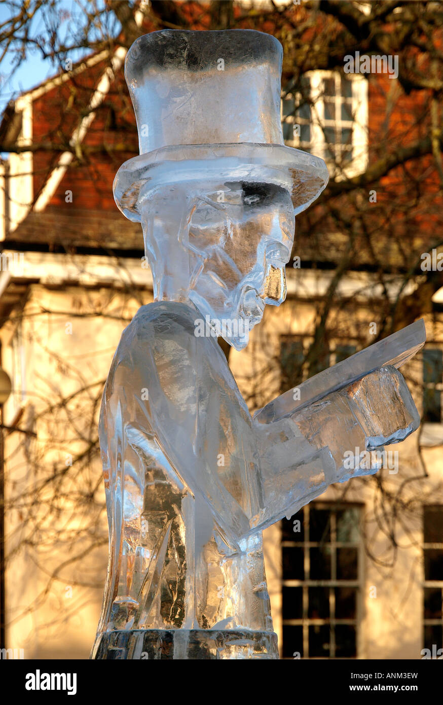 Sculture di ghiaccio della lettura "Gentleman Vittoriano sulla collina di fieno' in Norwich, Regno Unito, Foto Stock