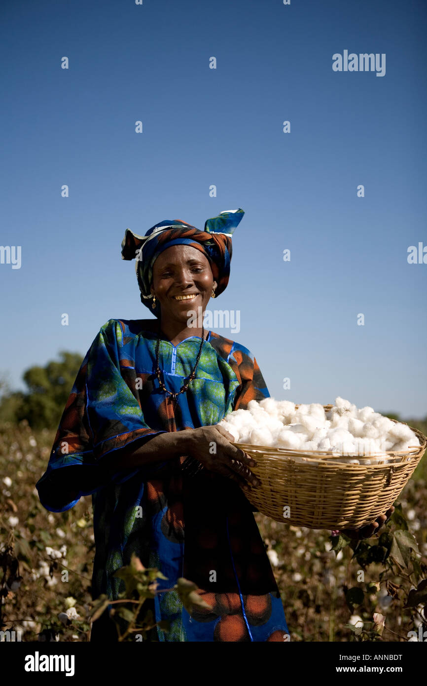 Bintou Dembele coltivatore di cotone di Djidian Mali Foto Stock