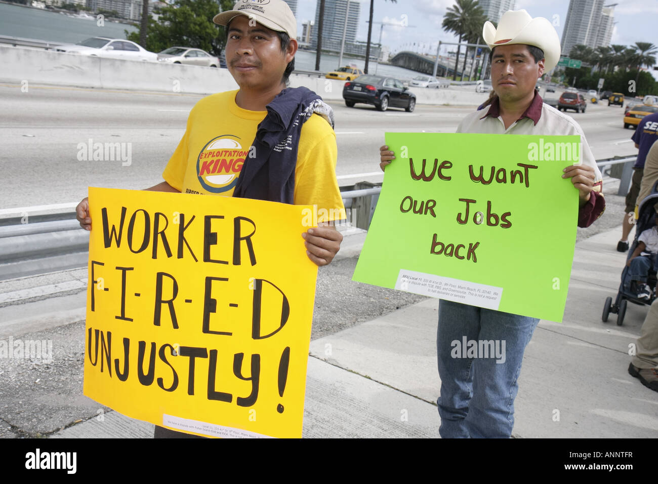 Miami Beach Florida,MacArthur Causeway,Fisher Island Workers rally,dimostrazione,protesta,SEIU,Service employees International Union,farm worker,segre Foto Stock