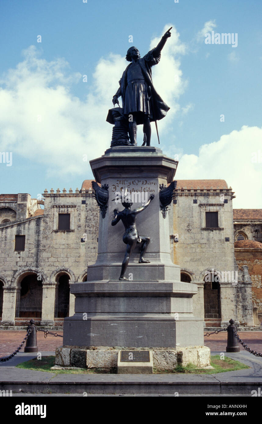 Statua di Cristoforo Colombo nel Parque Colon, Santo Domingo ...