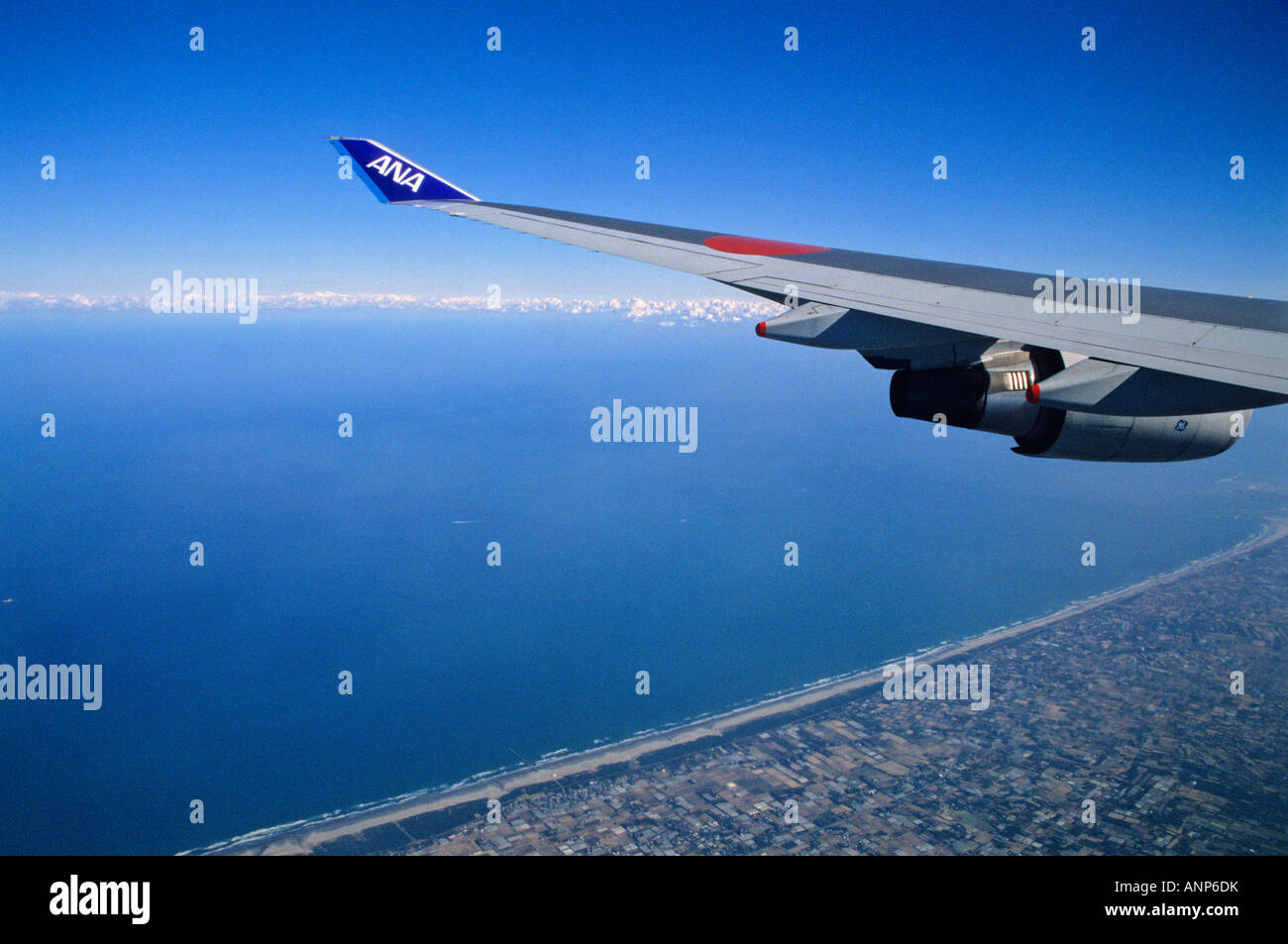 Una vista della costa Kujukuri dal finestrino per aerei Giappone Foto Stock