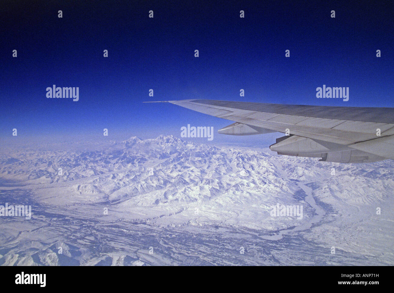 Congelati Alaskan paesaggio di vista aerea dal finestrino per aerei Foto Stock