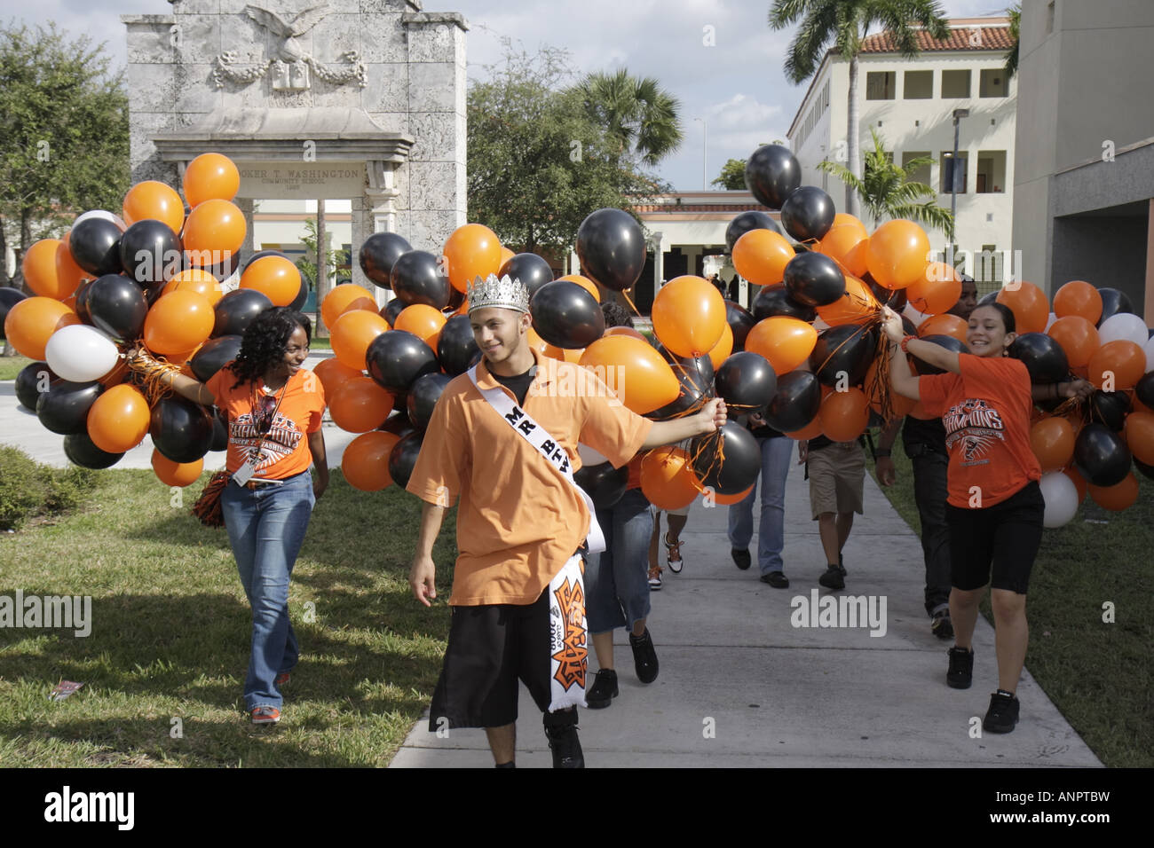 Miami Florida,Overtown,Booker T. Washington High School,campus,public Education,campus,state football Champions palloncini,Orange,Ispanico Nero Africano Foto Stock