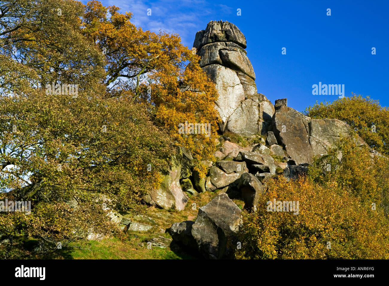 Robin Hood's stride o Mock Beggar's Hall vicino Birchover e Matlock nel Parco Nazionale di Peak District Derbyshire England Regno Unito Foto Stock