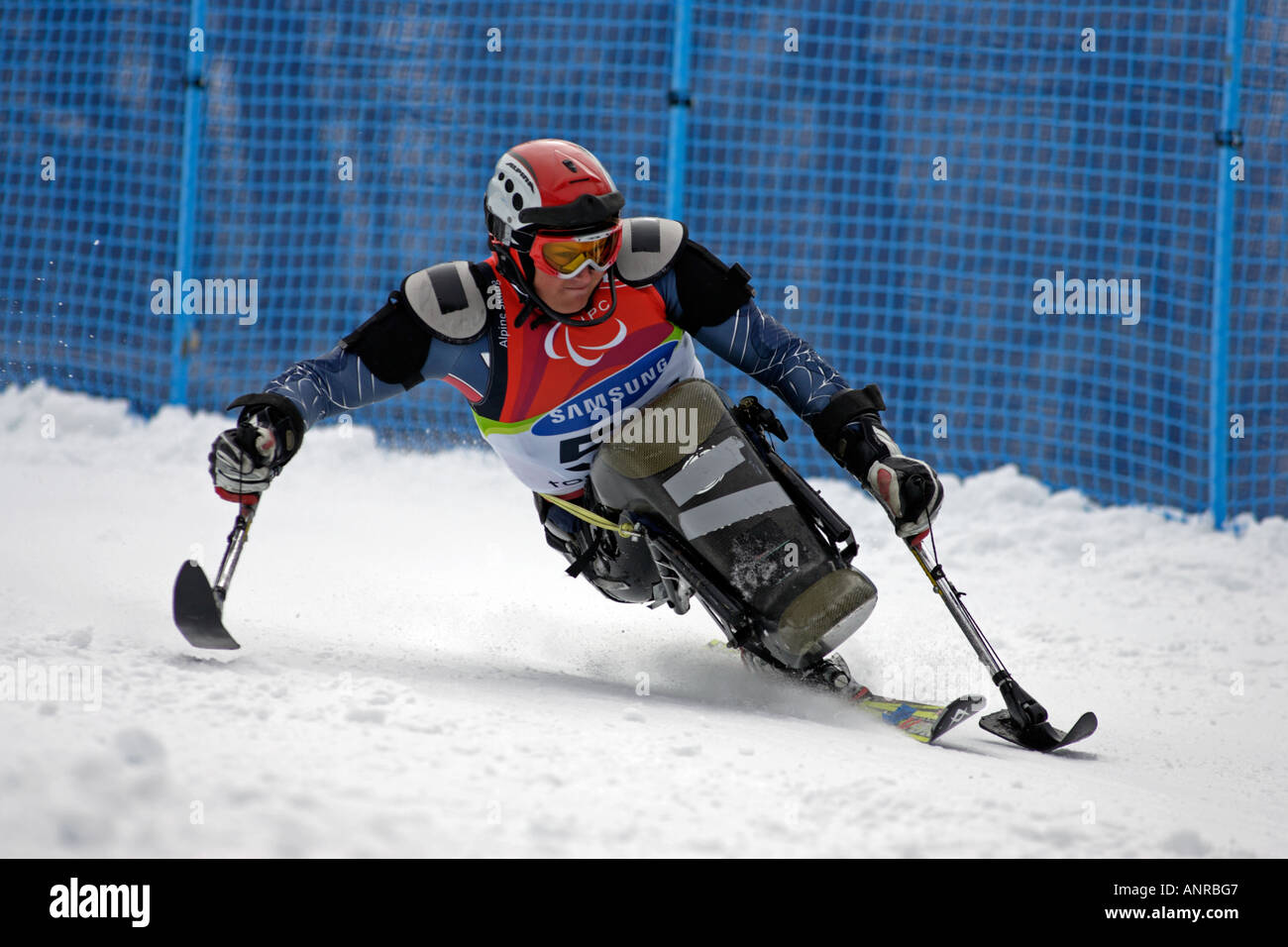 Carl Burnett degli Stati Uniti nella mens Sci Alpino Slalom seduta la concorrenza Foto Stock