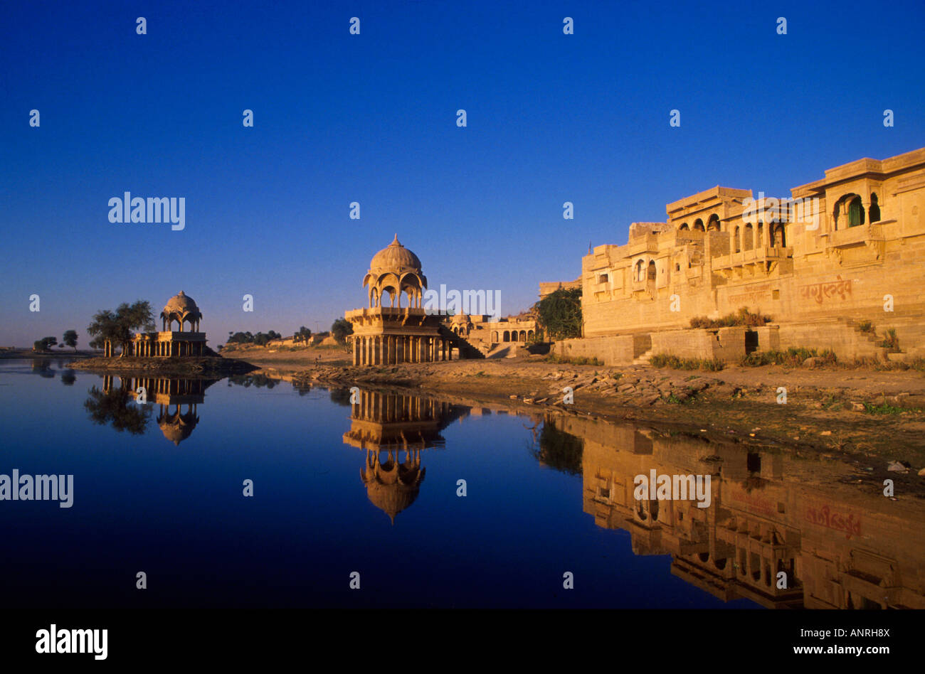 Il lago di riflessioni in Rasjasthan Foto Stock