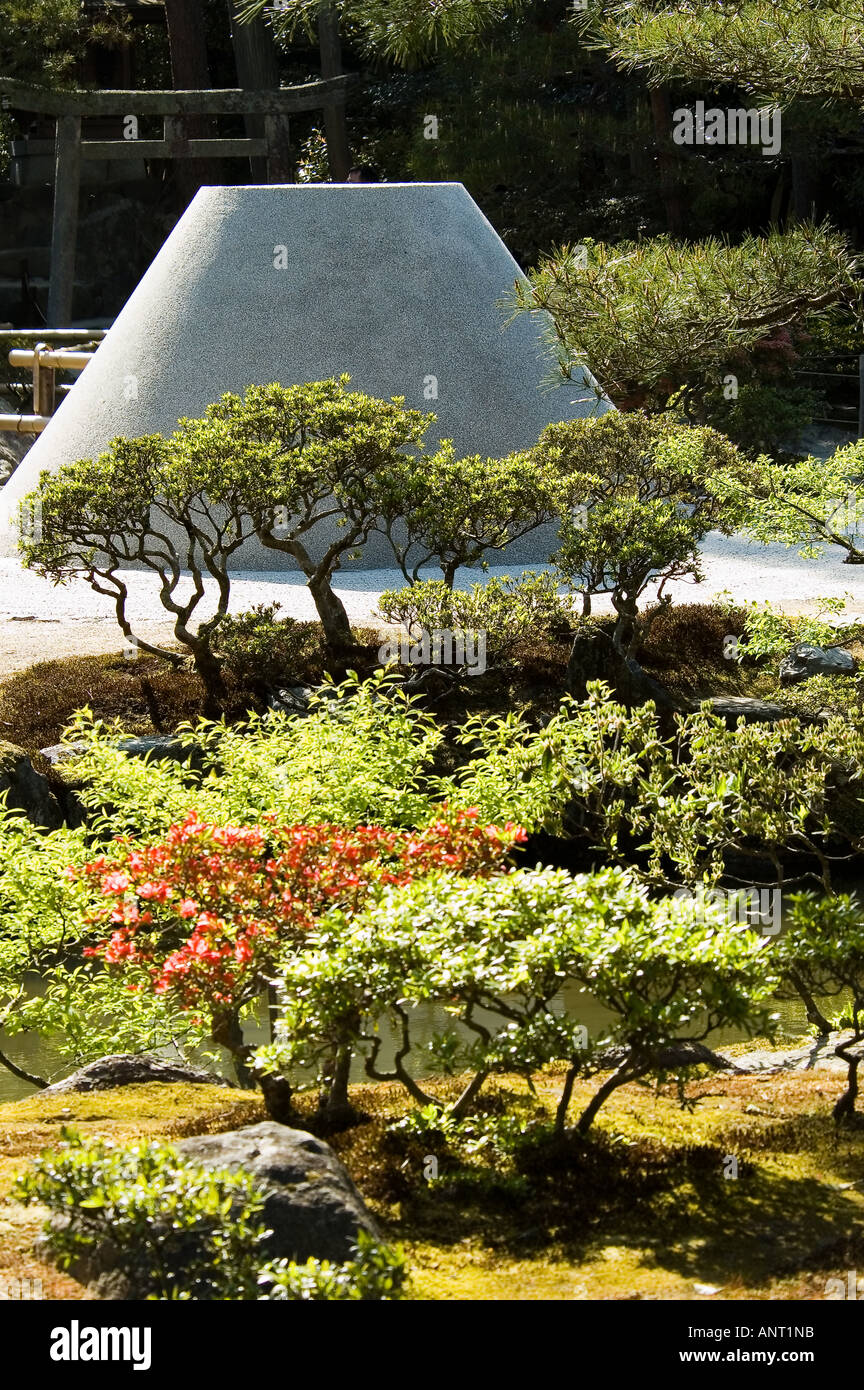 Foto di stock di sabbia scolpito a somigliare a monte Fuji è il giardino Zen di Ginkakuji tempio di Kyoto in Giappone Foto Stock