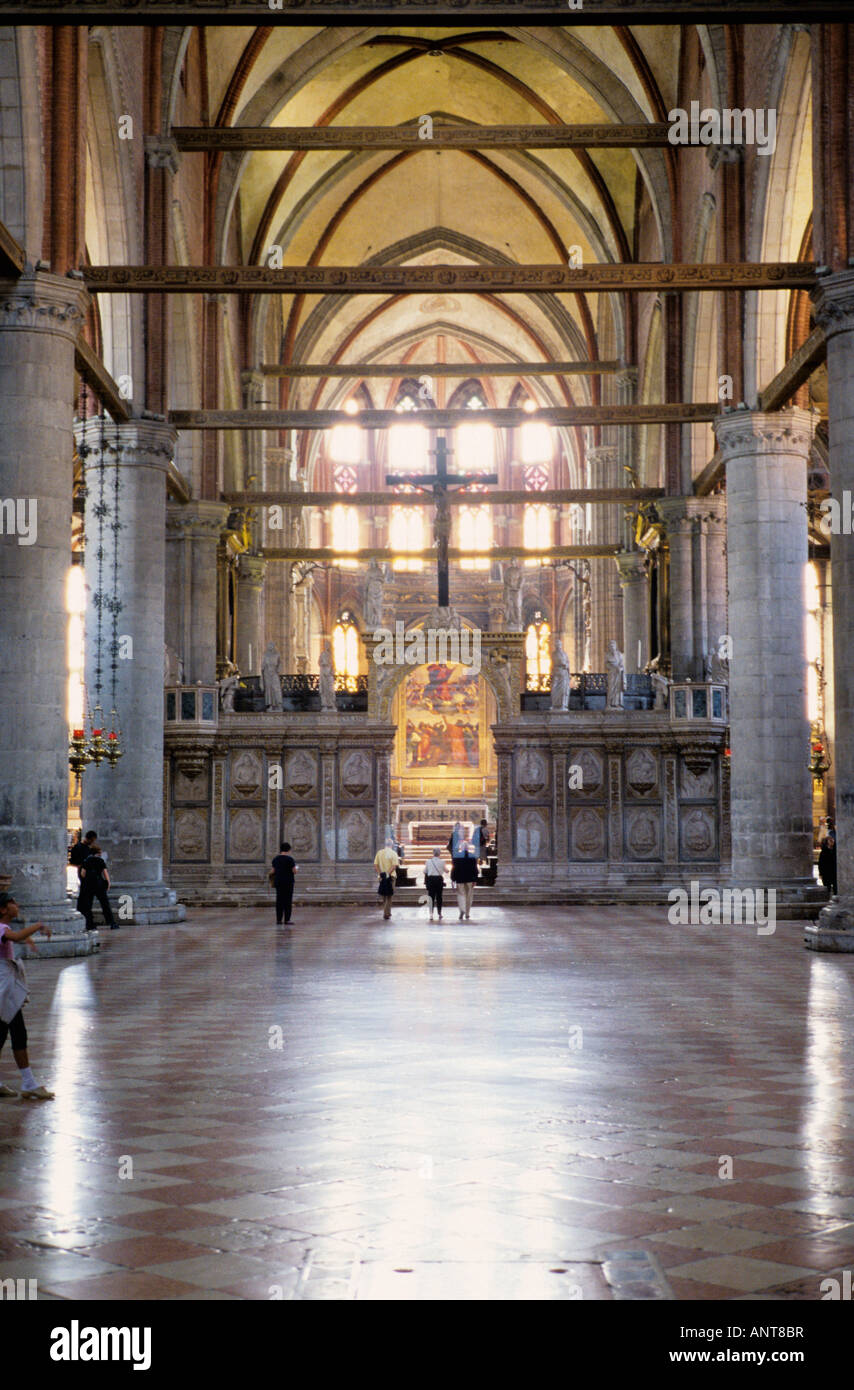 Italia Venezia interno di i Frari la chiesa di Santa Maria Gloriosa dei Frari San Polo Foto Stock