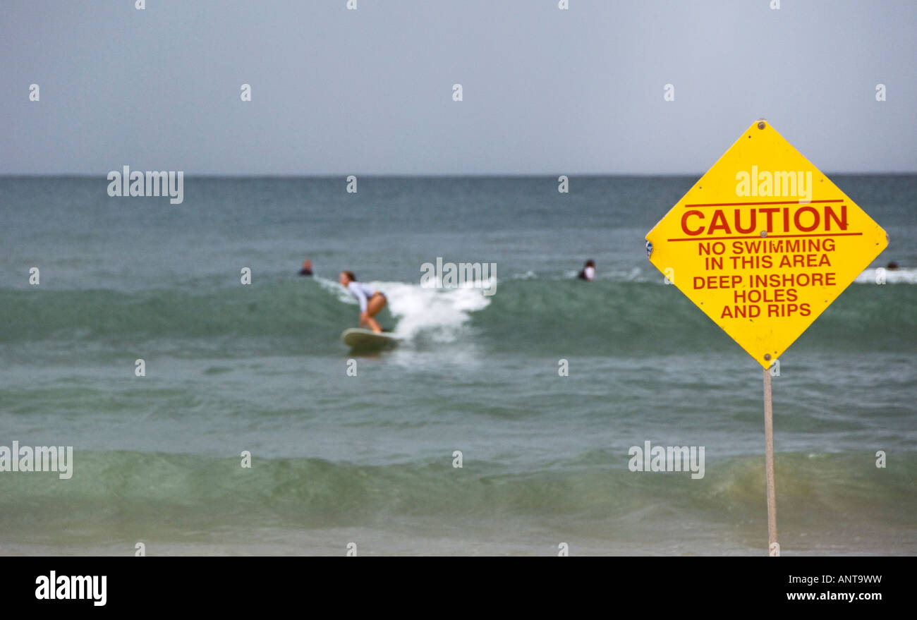 Segnaletica di pericolo sulla spiaggia di Noosa Queensland Australia Foto Stock