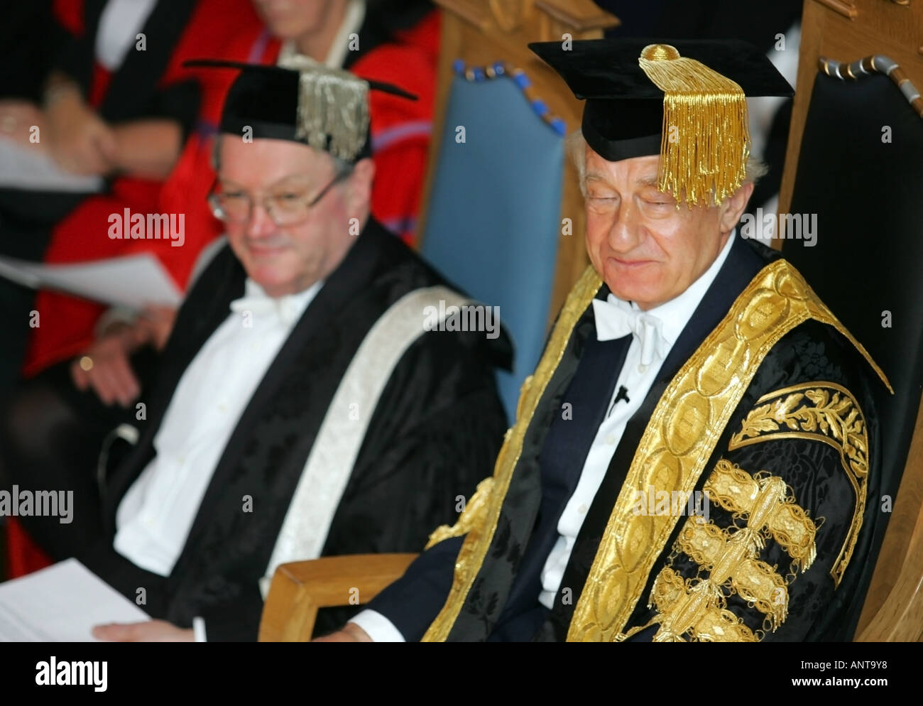 Università di Aberdeen il Cancelliere Signore Wilson di Tillyorn (destra) e Vice Cancelliere C. Duncan Riso (sinistra) Foto Stock
