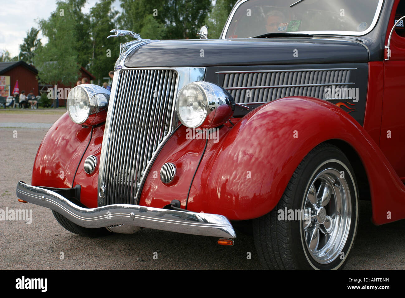 Vecchio Hotrod con crome rim Foto Stock