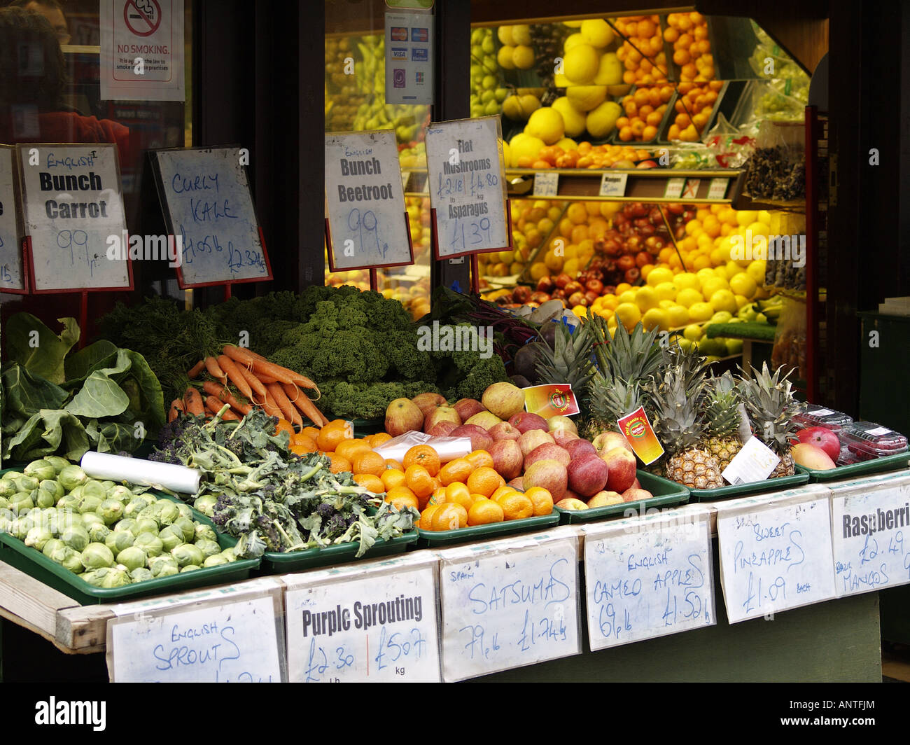 Fruttivendolo, negozio di frutta e verdura, R.U. Foto Stock