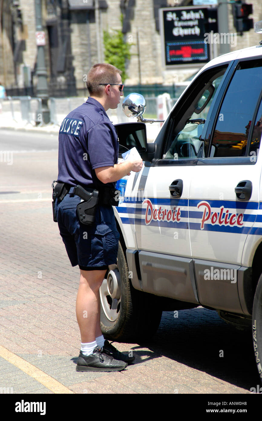 Funzionario di polizia in Downtown Detriot Michigan MI Foto Stock
