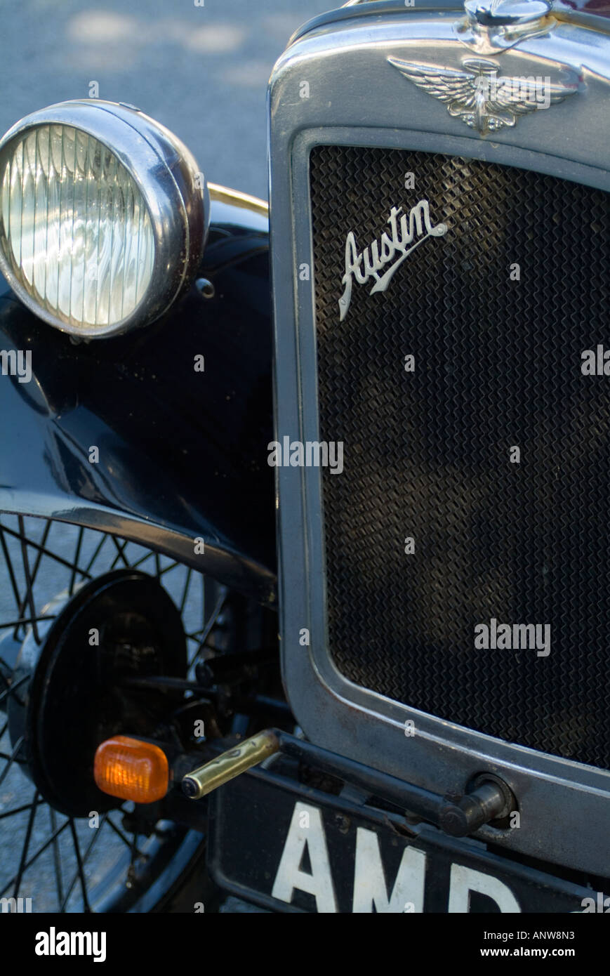 Griglia e faro di un'auto d'epoca Austin 7 Foto Stock