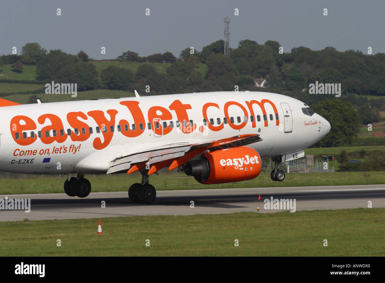 Basso costo di bilancio Easyjet airline Boeing 737 sbarco Foto Stock