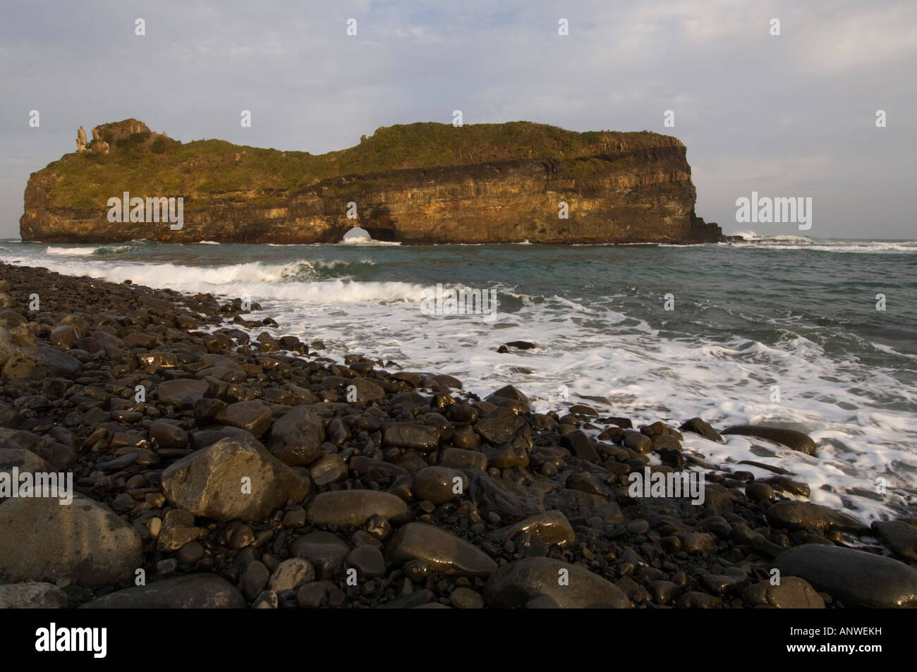 Foro nella parete, Costa Selvaggia, Capo orientale, Sud Africa Foto Stock