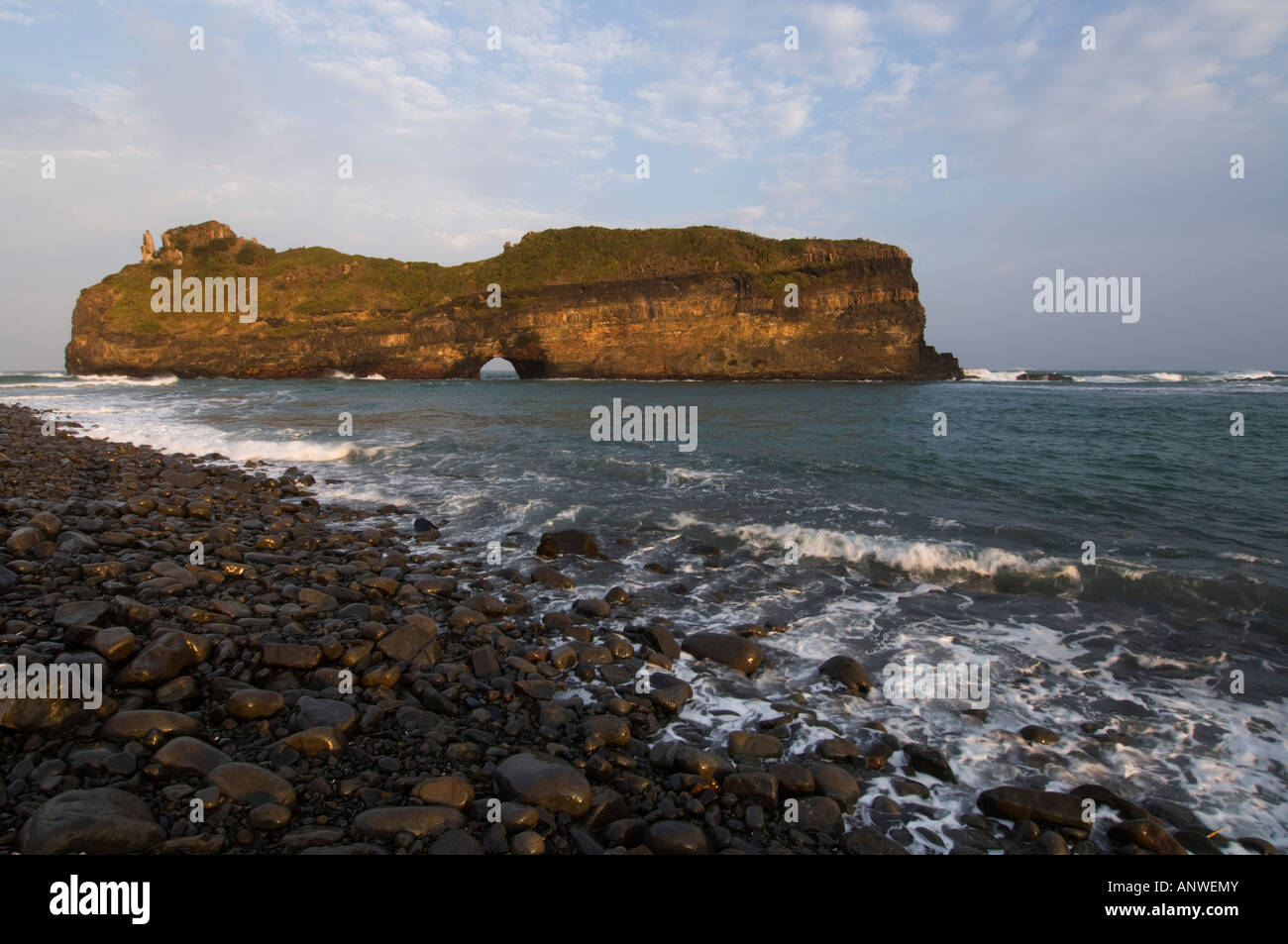 Foro nella parete, Costa Selvaggia, Capo orientale, Sud Africa Foto Stock