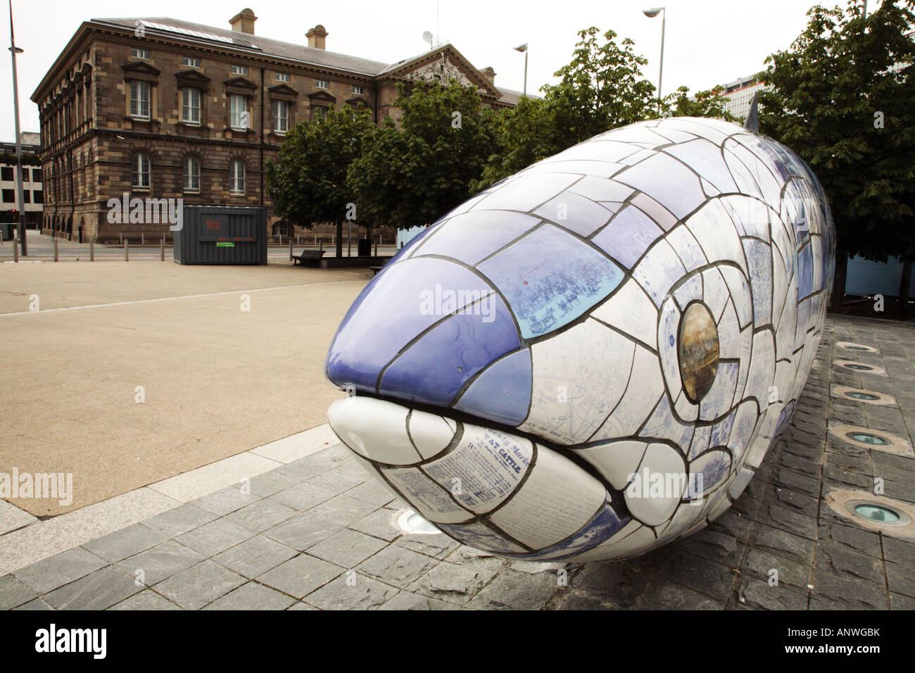 Il grande pesce da John gentilezza, Donegall Quay, Belfast Foto Stock