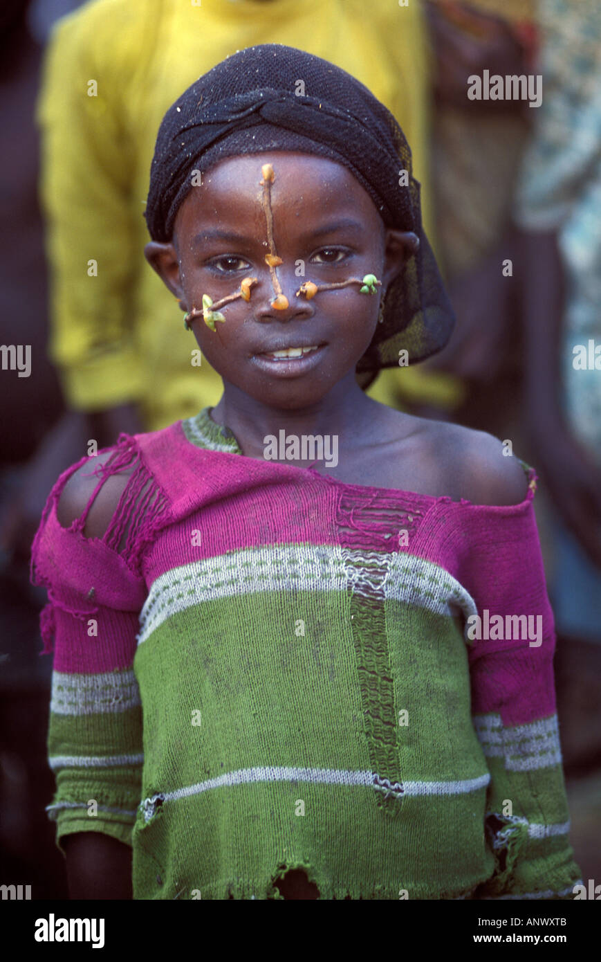Africa, Etiopia, ritualismo scarificazione su un giovane bambino Konso in un villaggio nel Omo River Valley Foto Stock