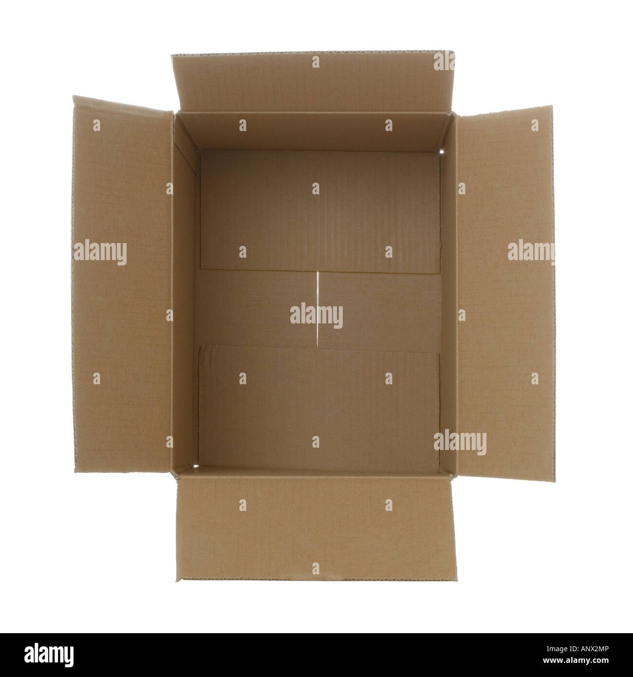 Vista guardando verso il basso in un marrone scatola di cartone isolato su bianco Foto Stock