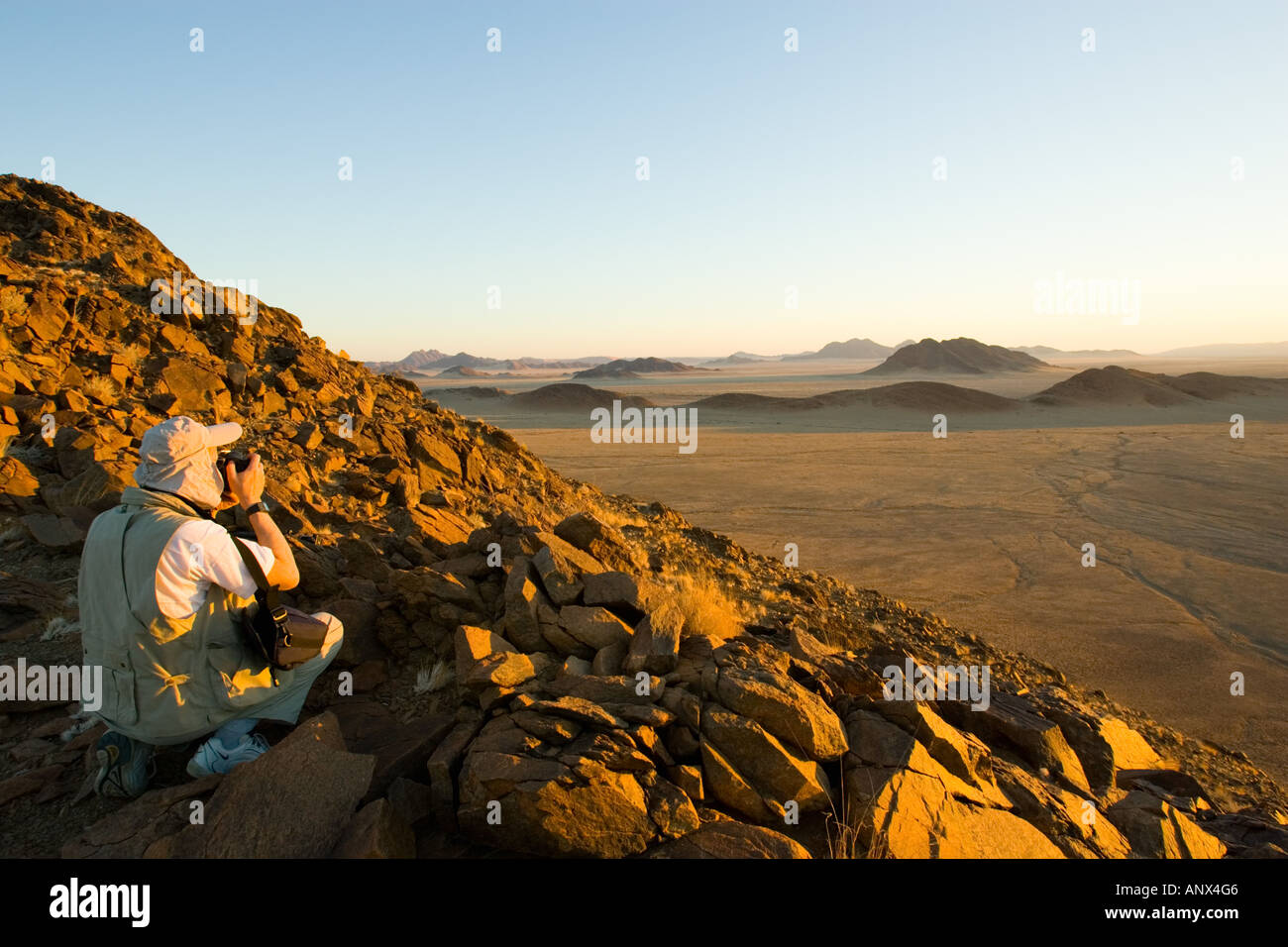 La Namibia, Namib-Naukluft National Park, Sossusvlei, vista sulla valle al tramonto. Foto Stock