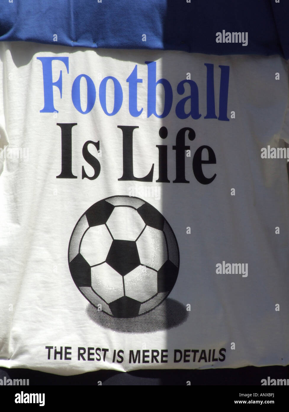 Il calcio è la vita di t-shirt Foto stock - Alamy