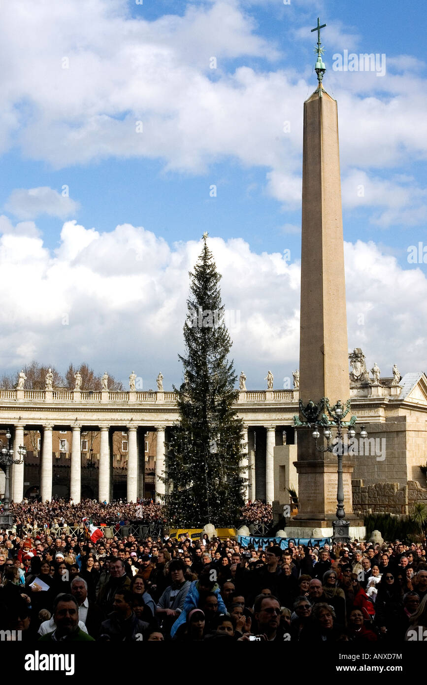 Piazza San Pietro durante la messa di Natale Foto Stock
