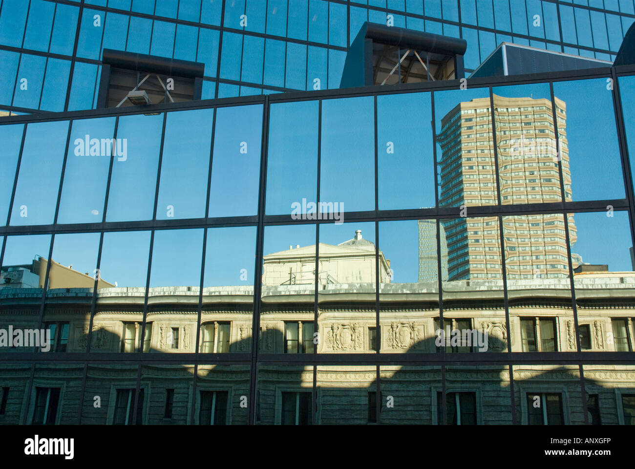 Prudential Tower Boston riflessa nel vetro del John Hancock Tower Foto Stock