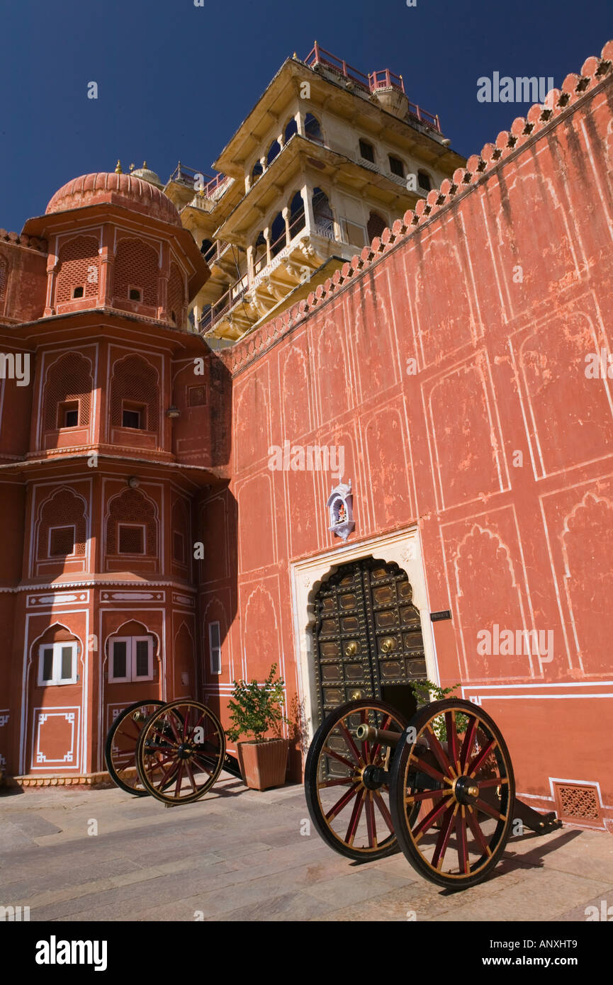 INDIA Rajasthan, Jaipur: città di Jaipur Palace complesso, Palace Courtyard & Museo Armory Foto Stock