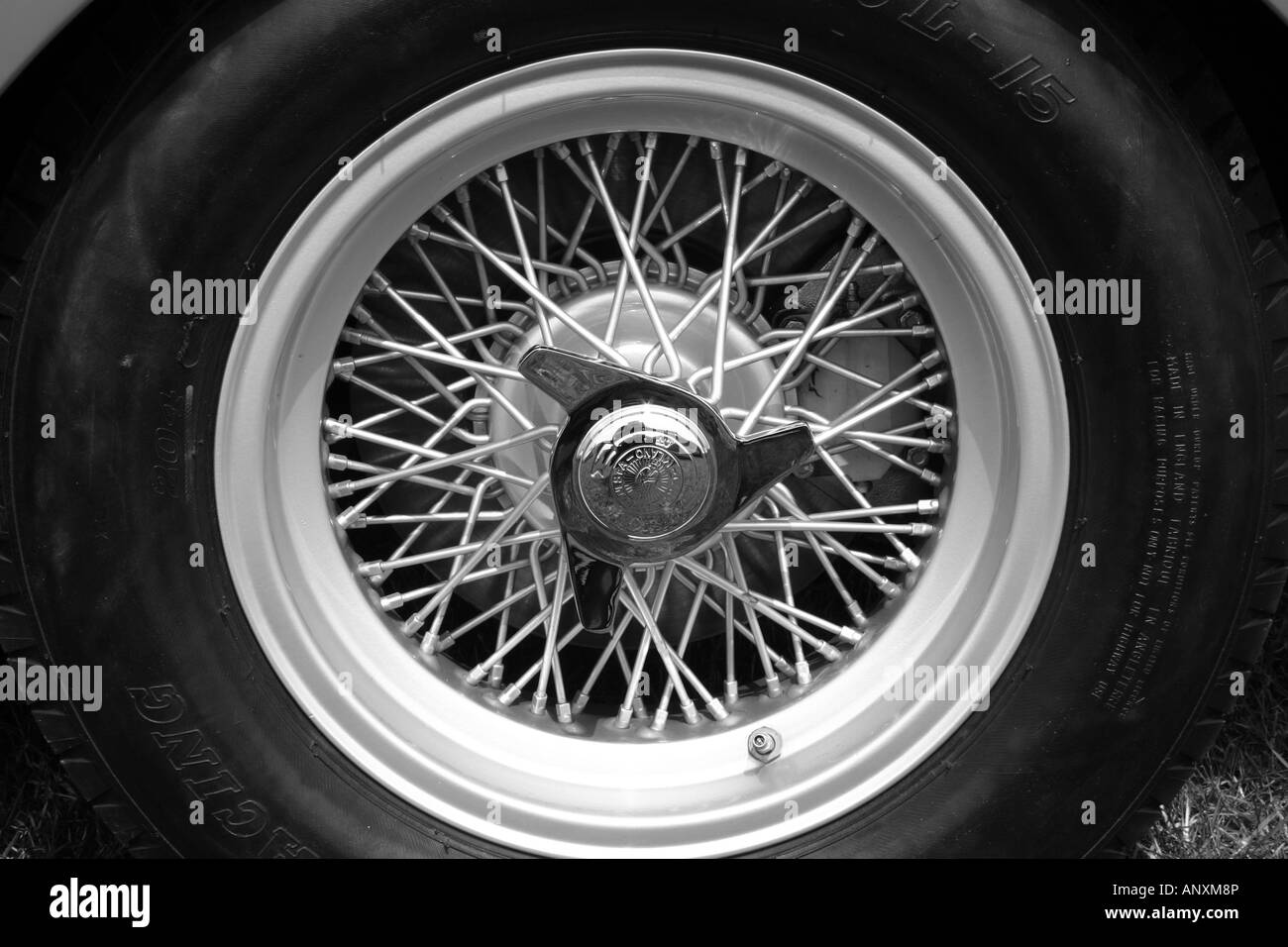 Wire wheel classic immagini e fotografie stock ad alta risoluzione - Alamy