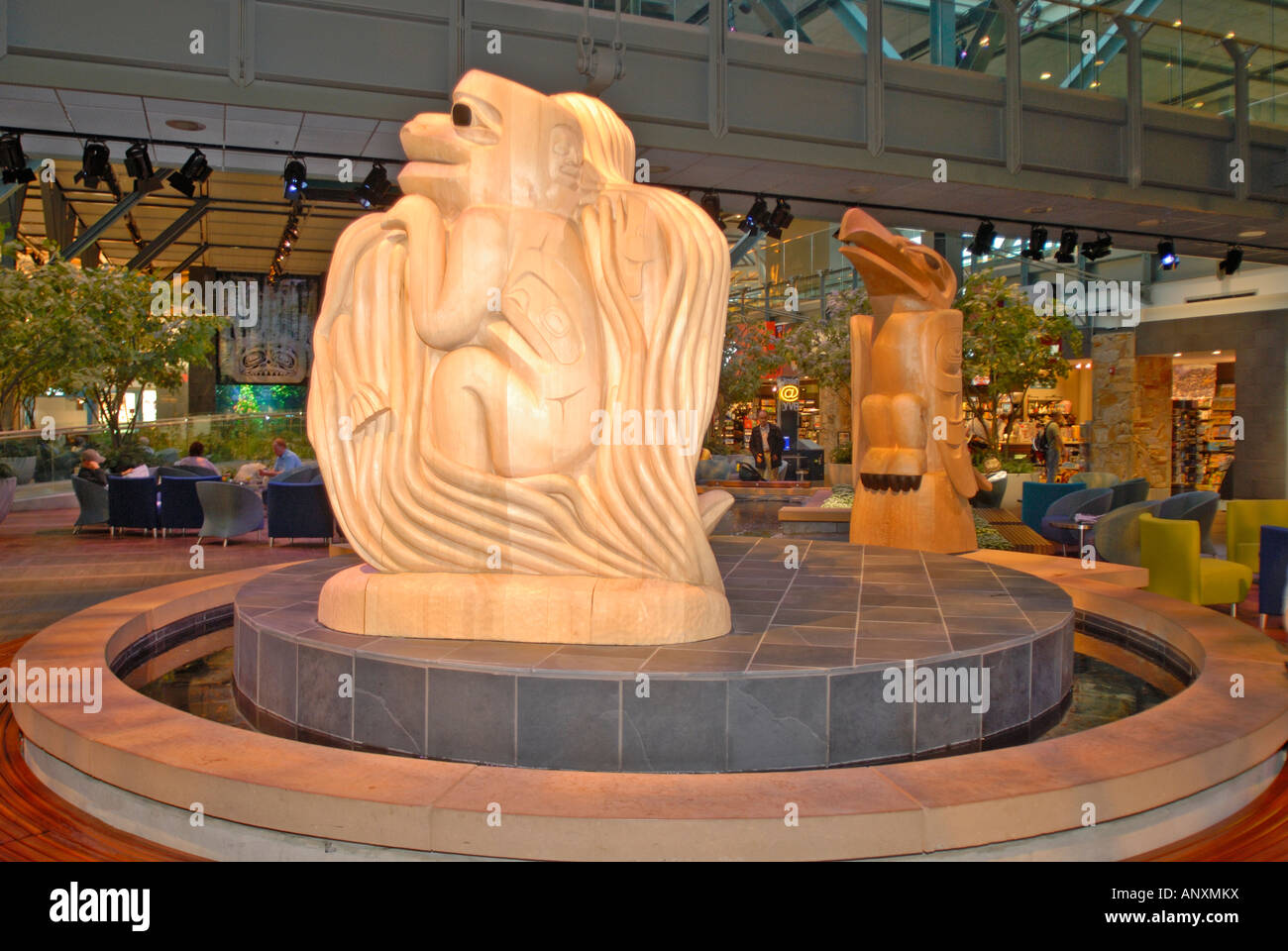 Arte e sculture presentano all'Aeroporto di Vancouver British Columbia Canada BC Foto Stock