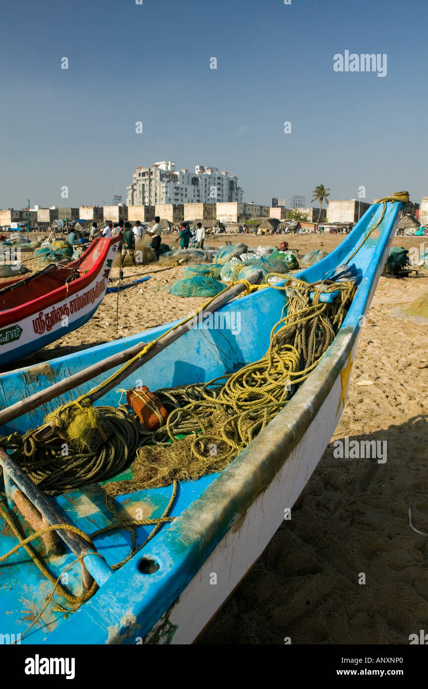 INDIA, nello Stato del Tamil Nadu, Chennai: Marina Beach, barche da pesca Foto Stock