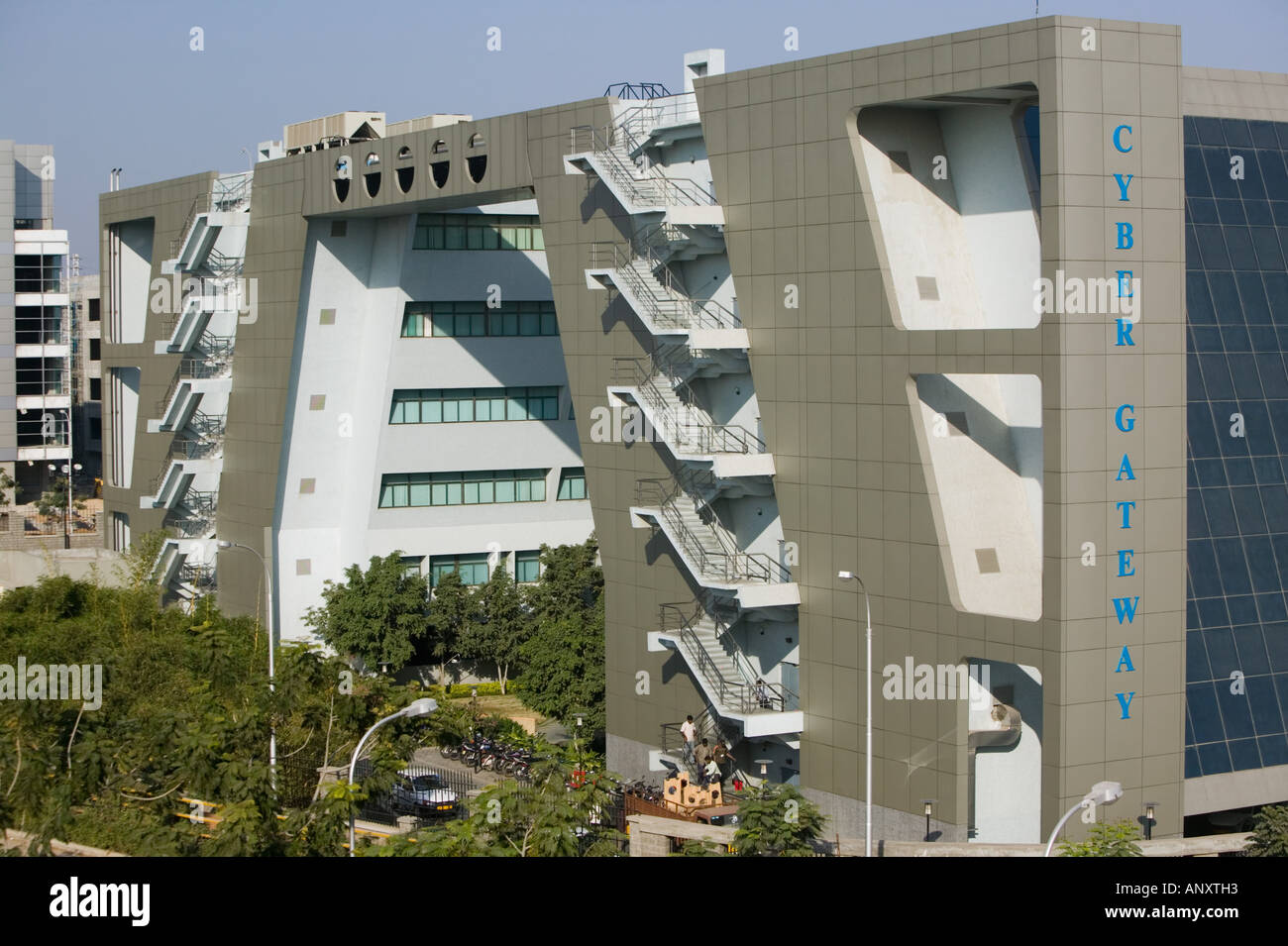 INDIA Andhra Pradesh, Hyderabad: Hitec City, centro importante di Indian Software Call Center industria. Cyber edificio del gateway Foto Stock