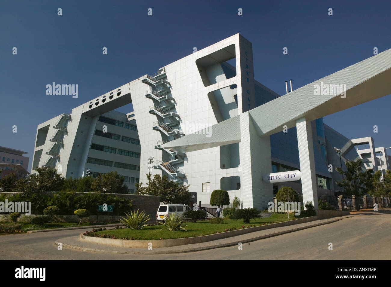INDIA Andhra Pradesh, Hyderabad: Hitec City, centro importante di Indian Software Call Center industria. Cyber edificio del gateway Foto Stock
